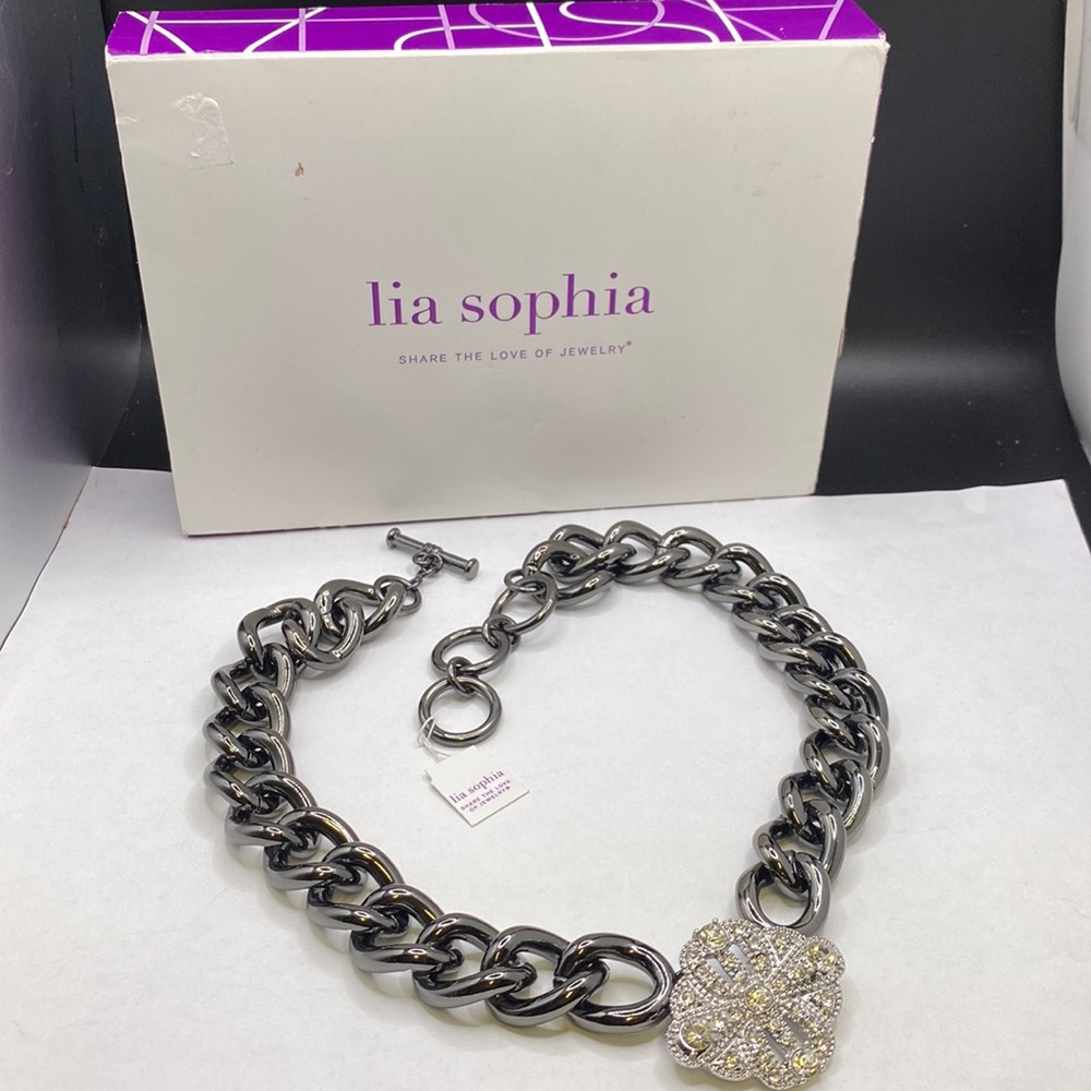NIB lia sophia Palladian Necklace